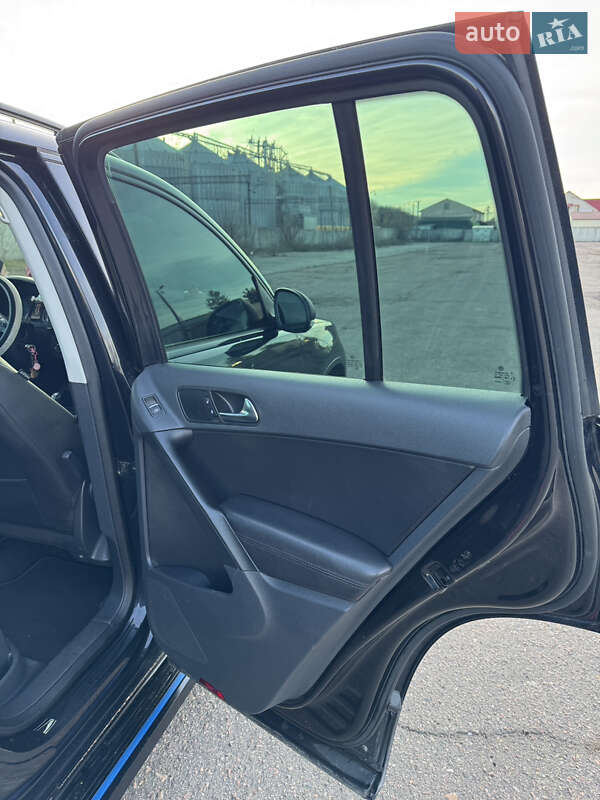 Внедорожник / Кроссовер Volkswagen Tiguan 2010 в Житомире