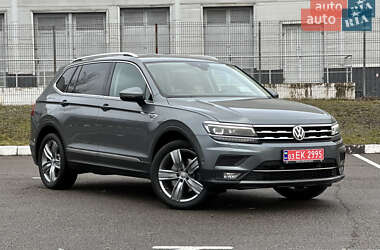 Позашляховик / Кросовер Volkswagen Tiguan 2018 в 