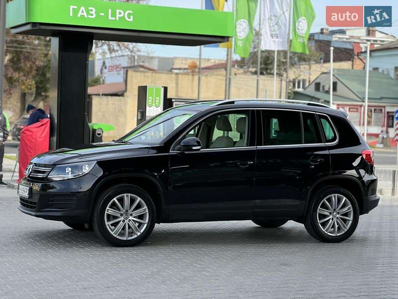 Позашляховик / Кросовер Volkswagen Tiguan 2010 в Одесі