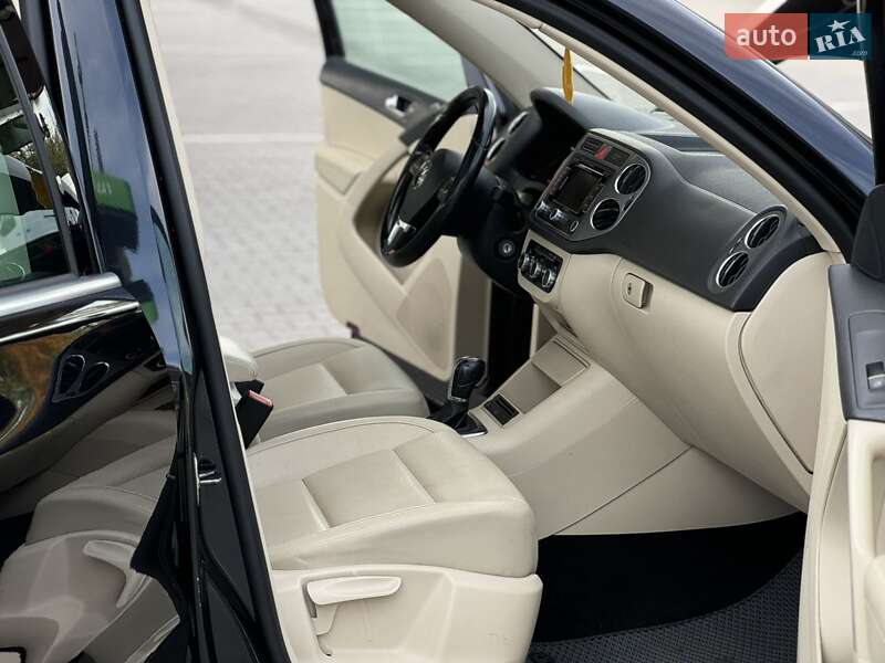 Позашляховик / Кросовер Volkswagen Tiguan 2010 в Одесі