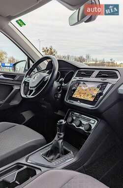 Внедорожник / Кроссовер Volkswagen Tiguan 2018 в 