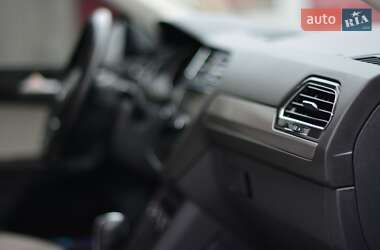 Позашляховик / Кросовер Volkswagen Tiguan 2017 в 
