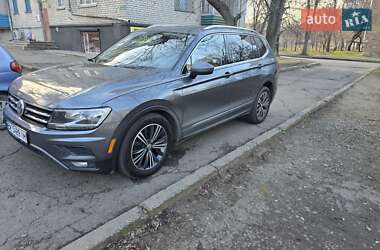 Внедорожник / Кроссовер Volkswagen Tiguan 2017 в 