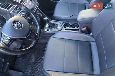 Внедорожник / Кроссовер Volkswagen Tiguan 2017 в 