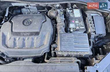 Внедорожник / Кроссовер Volkswagen Tiguan 2017 в 