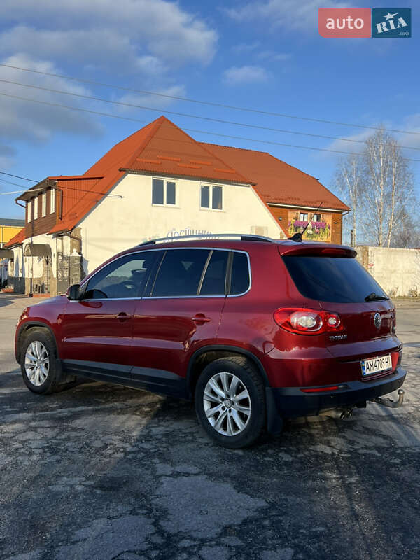 Внедорожник / Кроссовер Volkswagen Tiguan 2009 в Звягеле