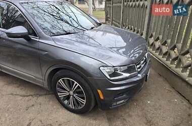 Внедорожник / Кроссовер Volkswagen Tiguan 2017 в 