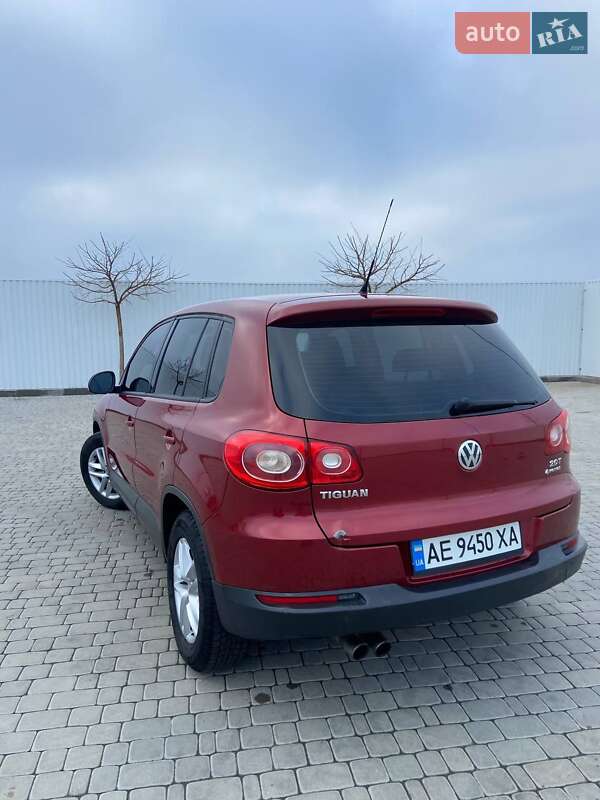 Внедорожник / Кроссовер Volkswagen Tiguan 2011 в Гайсине