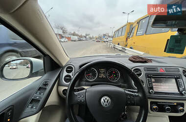 Позашляховик / Кросовер Volkswagen Tiguan 2010 в Новомосковську