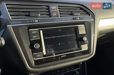 Внедорожник / Кроссовер Volkswagen Tiguan 2019 в 