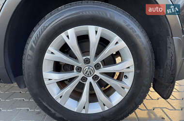 Внедорожник / Кроссовер Volkswagen Tiguan 2019 в 