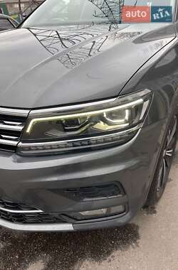 Внедорожник / Кроссовер Volkswagen Tiguan 2018 в 