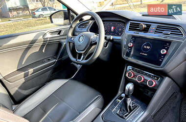 Позашляховик / Кросовер Volkswagen Tiguan 2019 в 