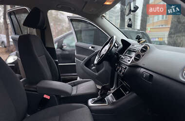 Внедорожник / Кроссовер Volkswagen Tiguan 2012 в Ирпене