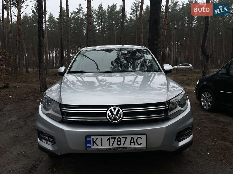 Внедорожник / Кроссовер Volkswagen Tiguan 2012 в Ирпене