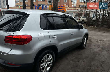 Внедорожник / Кроссовер Volkswagen Tiguan 2012 в Ирпене