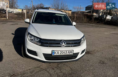 Позашляховик / Кросовер Volkswagen Tiguan 2015 в Чернігові