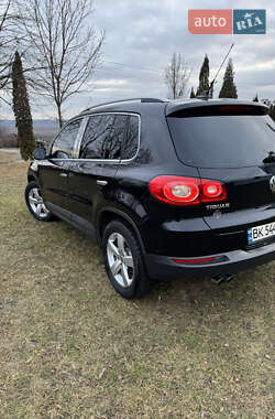 Внедорожник / Кроссовер Volkswagen Tiguan 2009 в 