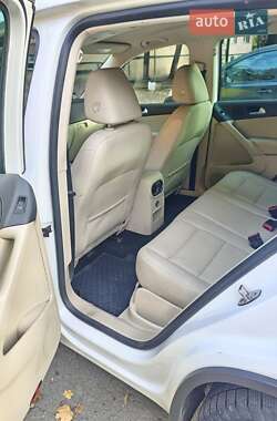 Позашляховик / Кросовер Volkswagen Tiguan 2013 в 