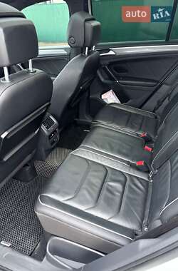 Позашляховик / Кросовер Volkswagen Tiguan 2017 в 