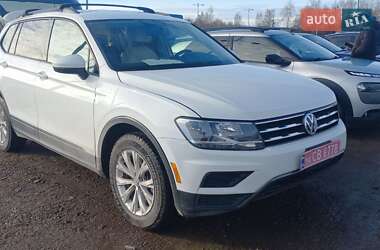 Внедорожник / Кроссовер Volkswagen Tiguan 2018 в 