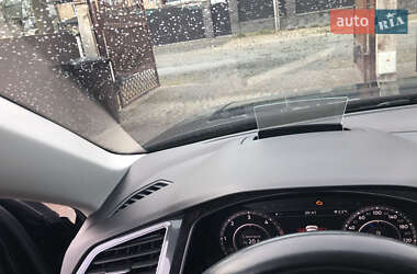 Позашляховик / Кросовер Volkswagen Tiguan 2018 в 