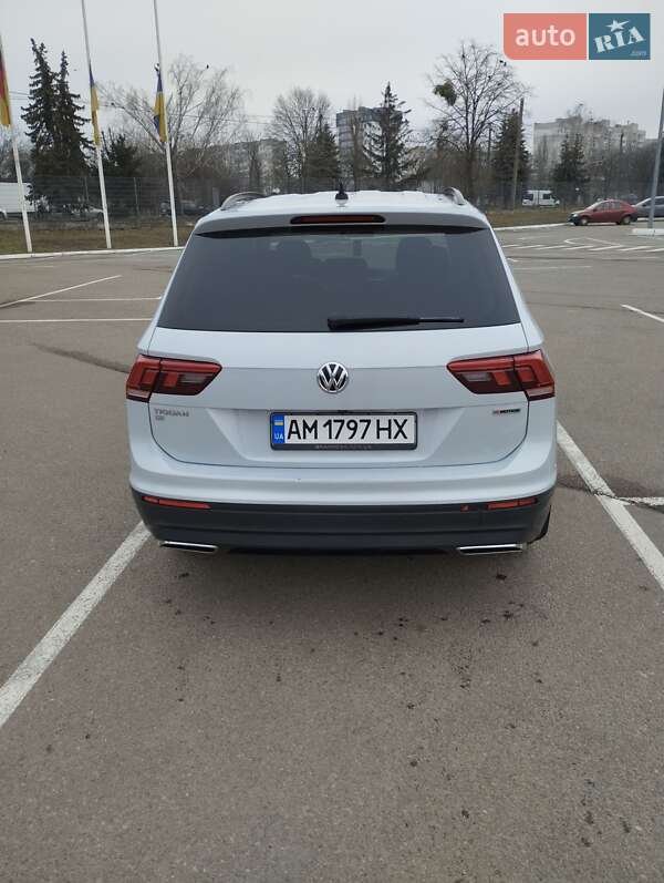 Внедорожник / Кроссовер Volkswagen Tiguan 2018 в 