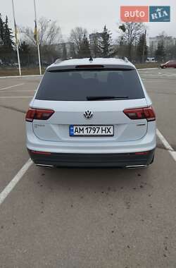 Внедорожник / Кроссовер Volkswagen Tiguan 2018 в 