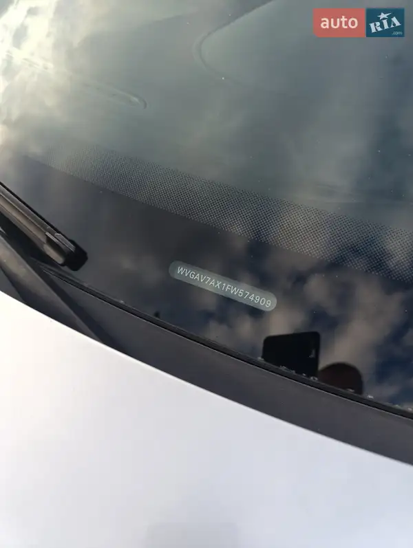 Позашляховик / Кросовер Volkswagen Tiguan 2015 в 