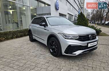 Внедорожник / Кроссовер Volkswagen Tiguan 2022 в Киеве