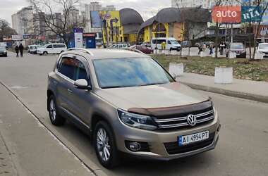 Позашляховик / Кросовер Volkswagen Tiguan 2011 в Києві