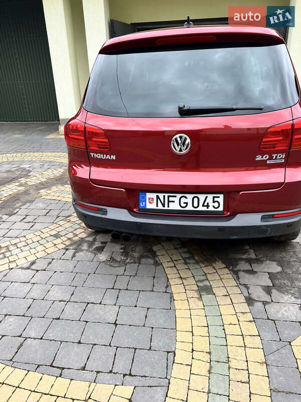 Внедорожник / Кроссовер Volkswagen Tiguan 2012 в 