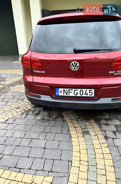 Внедорожник / Кроссовер Volkswagen Tiguan 2012 в 