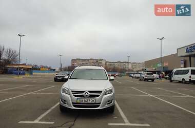 Позашляховик / Кросовер Volkswagen Tiguan 2010 в Києві