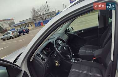 Позашляховик / Кросовер Volkswagen Tiguan 2010 в Києві