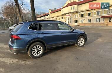 Внедорожник / Кроссовер Volkswagen Tiguan 2018 в 