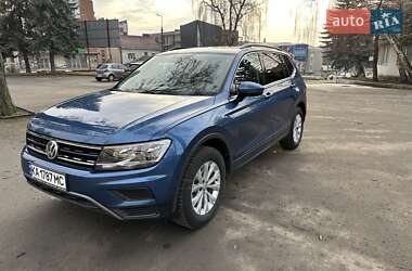 Внедорожник / Кроссовер Volkswagen Tiguan 2018 в 
