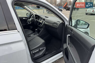 Позашляховик / Кросовер Volkswagen Tiguan 2018 в 