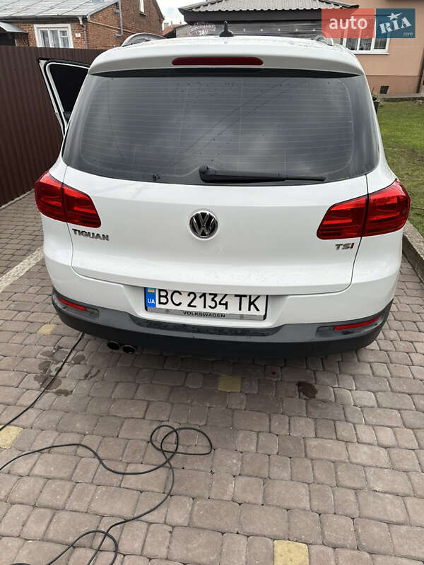 Внедорожник / Кроссовер Volkswagen Tiguan 2016 в Львове