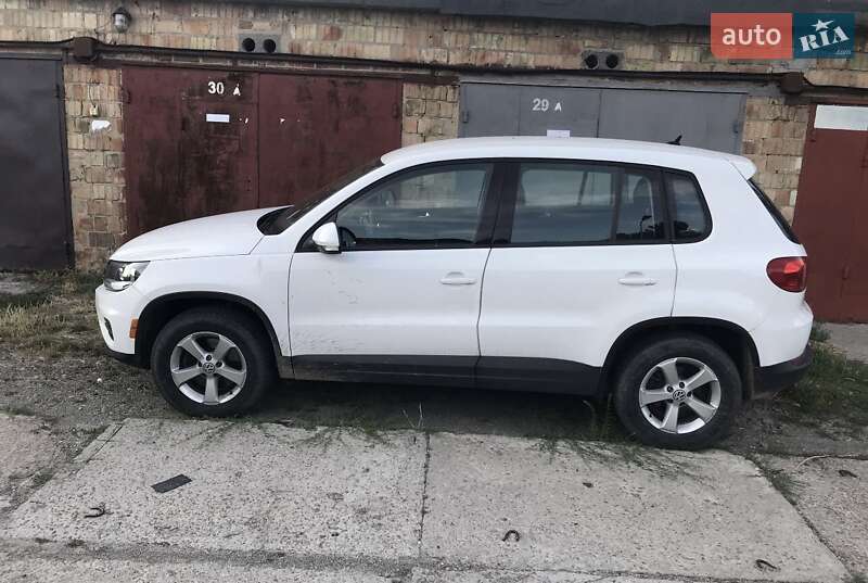 Позашляховик / Кросовер Volkswagen Tiguan 2011 в 