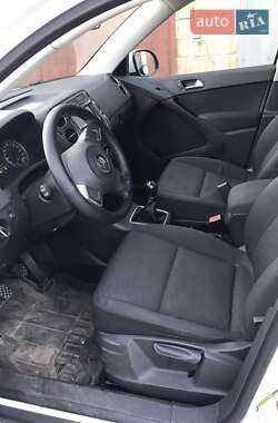 Позашляховик / Кросовер Volkswagen Tiguan 2011 в 