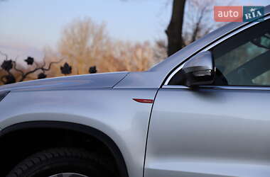 Позашляховик / Кросовер Volkswagen Tiguan 2016 в 