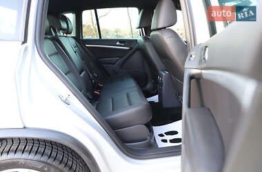 Позашляховик / Кросовер Volkswagen Tiguan 2016 в 