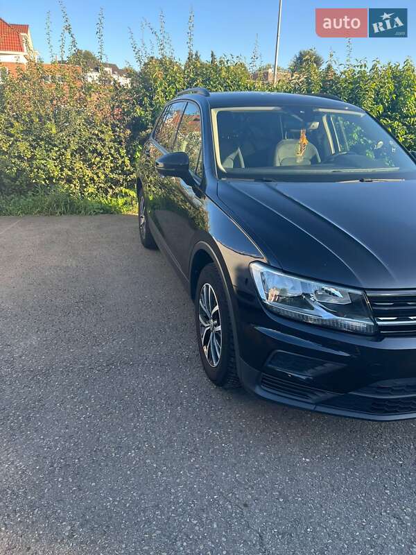 Позашляховик / Кросовер Volkswagen Tiguan 2017 в Чернівцях