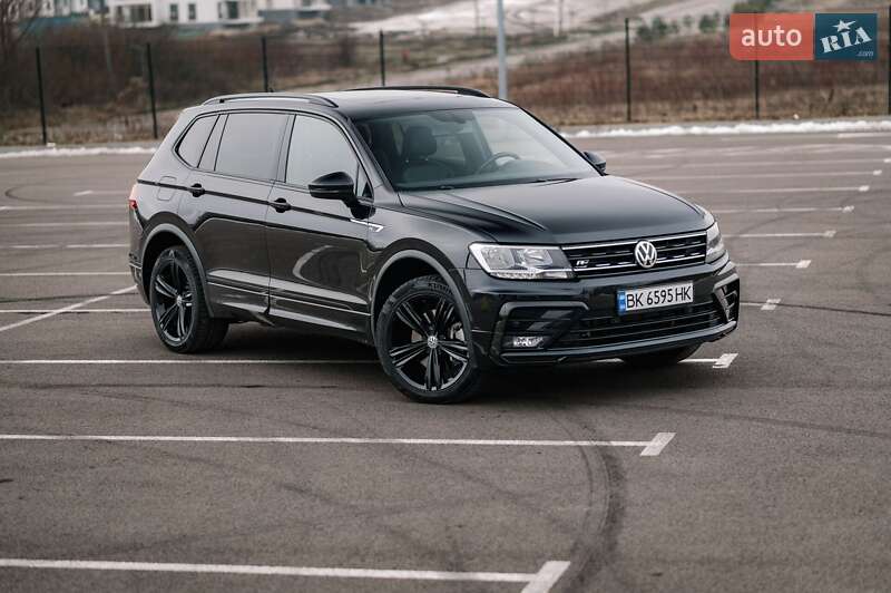 Внедорожник / Кроссовер Volkswagen Tiguan 2019 в 