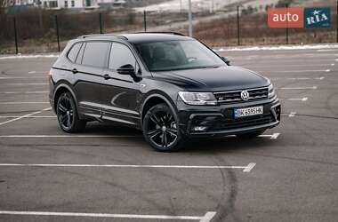 Внедорожник / Кроссовер Volkswagen Tiguan 2019 в 