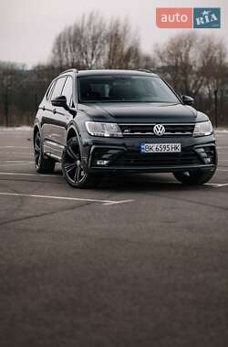 Внедорожник / Кроссовер Volkswagen Tiguan 2019 в 