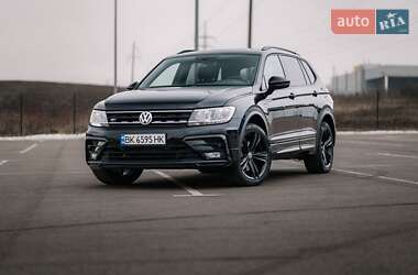 Внедорожник / Кроссовер Volkswagen Tiguan 2019 в 