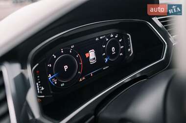 Внедорожник / Кроссовер Volkswagen Tiguan 2019 в 