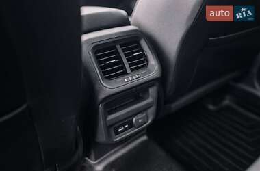 Внедорожник / Кроссовер Volkswagen Tiguan 2019 в 